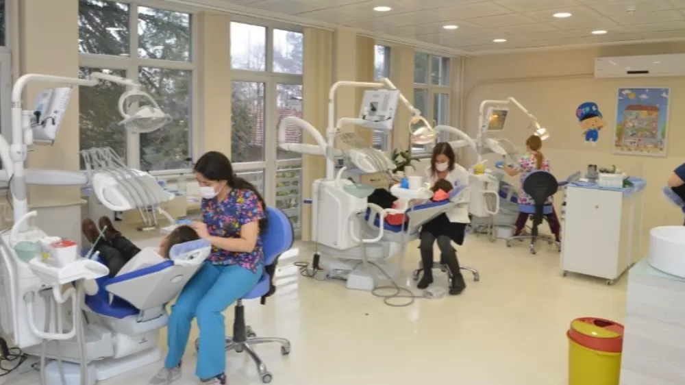  Uşak Üniversitesi Rektörü Prof. Dr. Savaş, "Bölgenin en önemli diş hekimliği fakültesi hastanesini inşa ediyoruz"