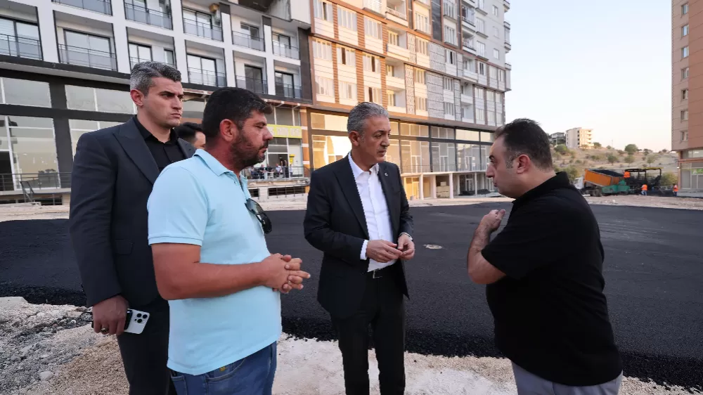  Vali Akkoyun asfalt çalışmalarını yerinde inceledi
