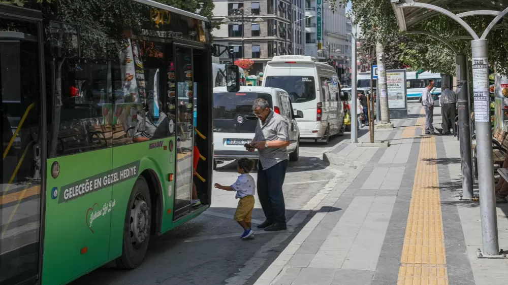 Van Büyükşehir Belediyesinin otobüsleri neden yeşile büründü