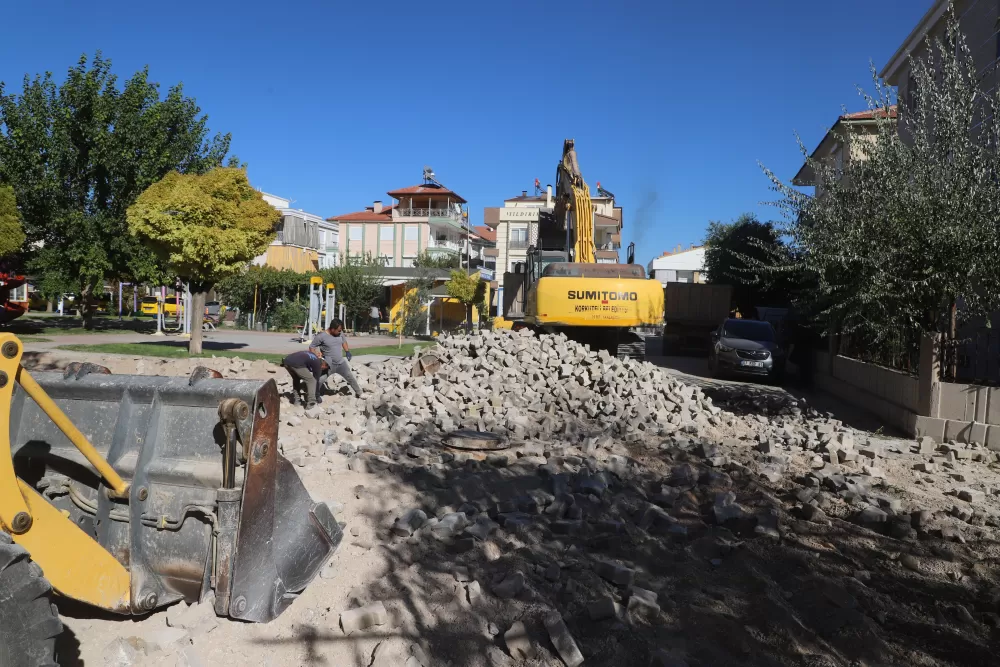 Korkuteli’nde yol konforu için büyük adım! Sıcak asfalt çalışmaları başladı