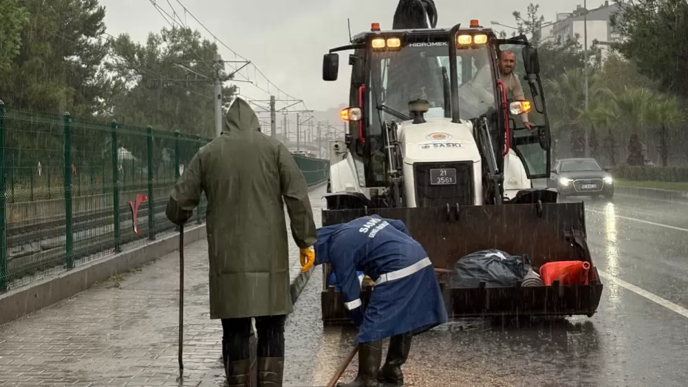 Yağmur suyu birikintilerine anında müdahale