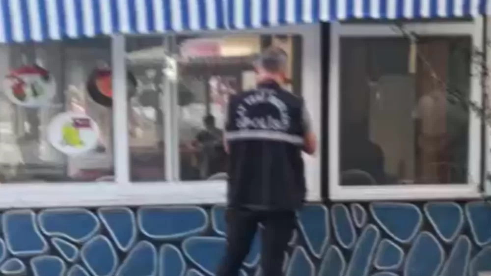 Yalova'da silahlı kavga! Kurşunlar iş yerlerine isabet etti