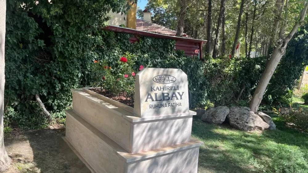 Yol ortasındaki mezar yeni yerine taşındı