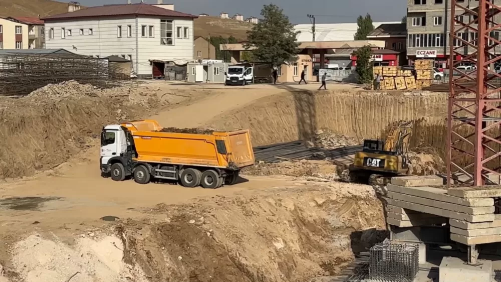 Yüksekova Devlet Hastanesinin inşaat çalışmaları devam ediyor