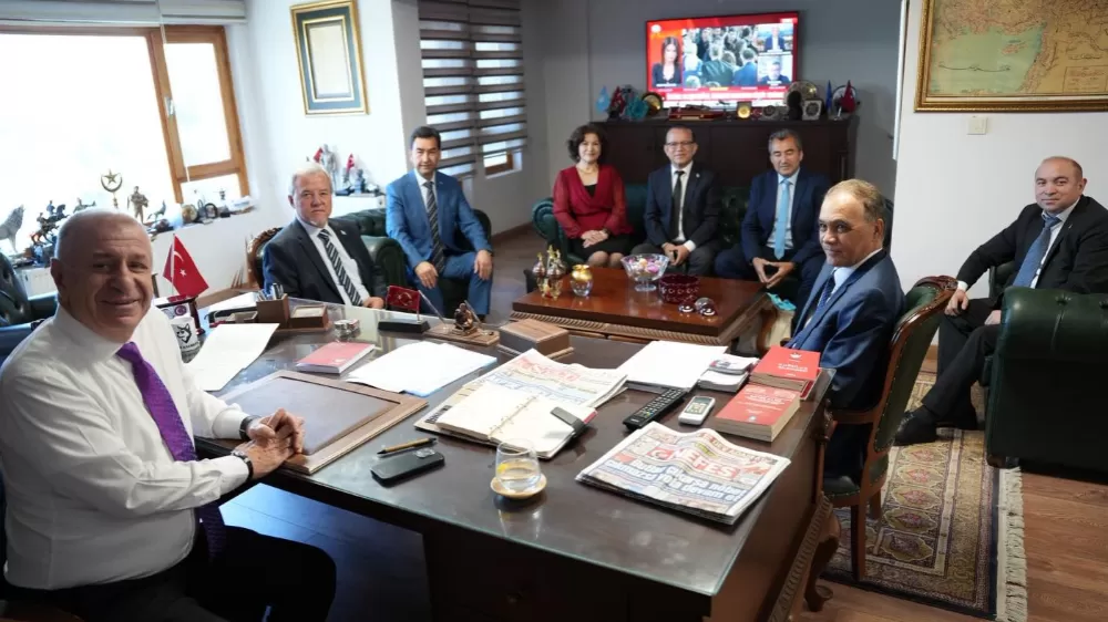 Zafer Partisi Genel Başkanı Prof. Dr. Ümit Özdağ, Dünya Uygur Kurultayı Heyetini Ağırladı