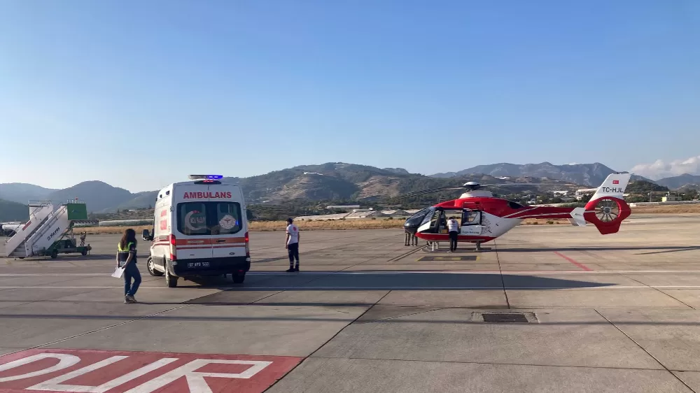 Zatürre teşhisi konulan bebek ambulans helikopterle sevk edildi