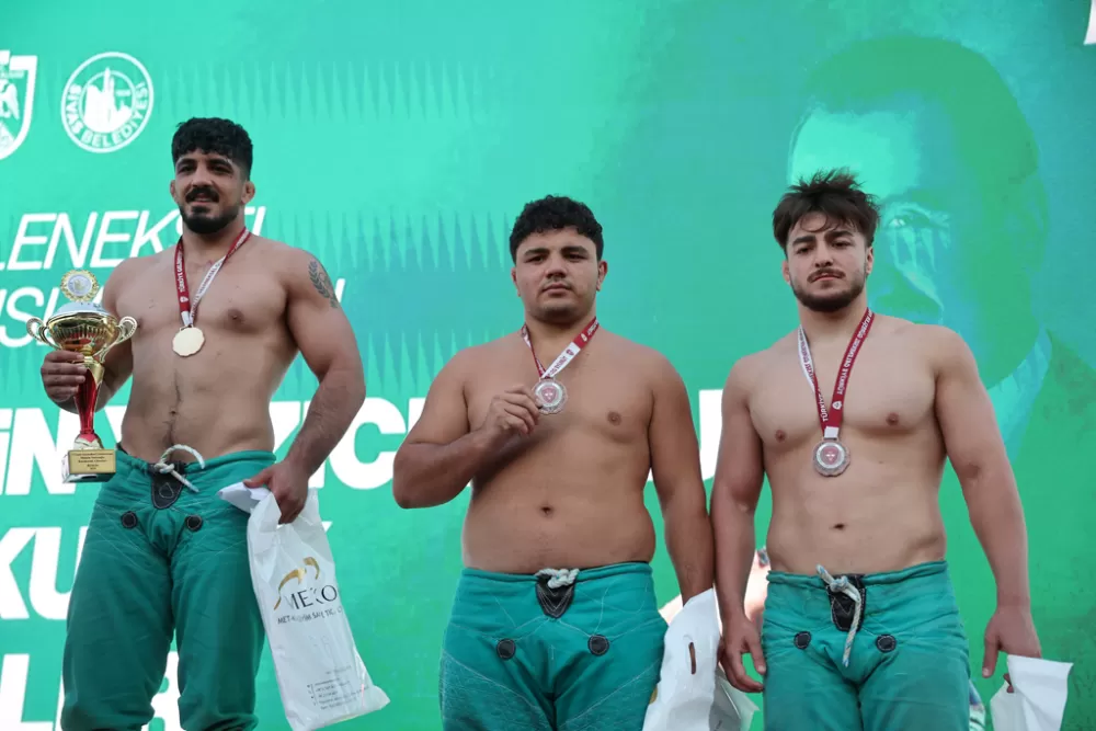 Sivas 3. Muhsin Yazıcıoğlu Karakucak Güreşleri yapıldı Başpehlivan Kim Oldu