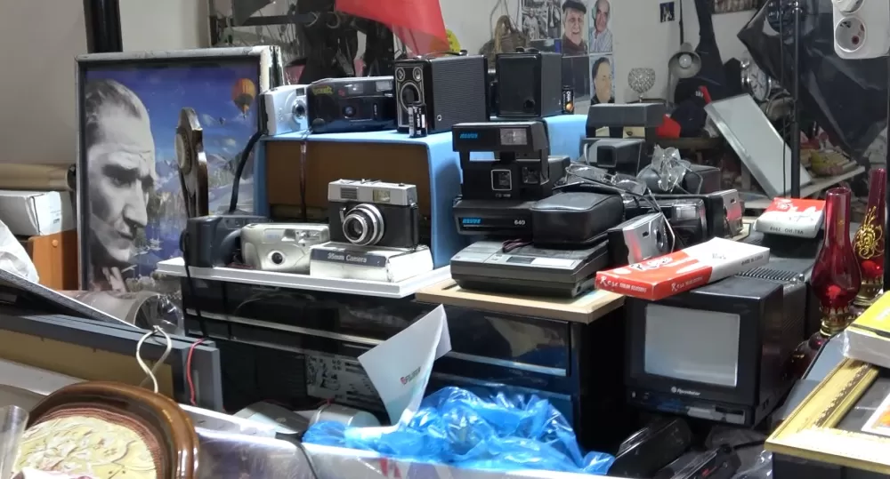 Boynundan düşürmediği fotoğraf makinesiyle 52 yıldır yaşayan hafıza