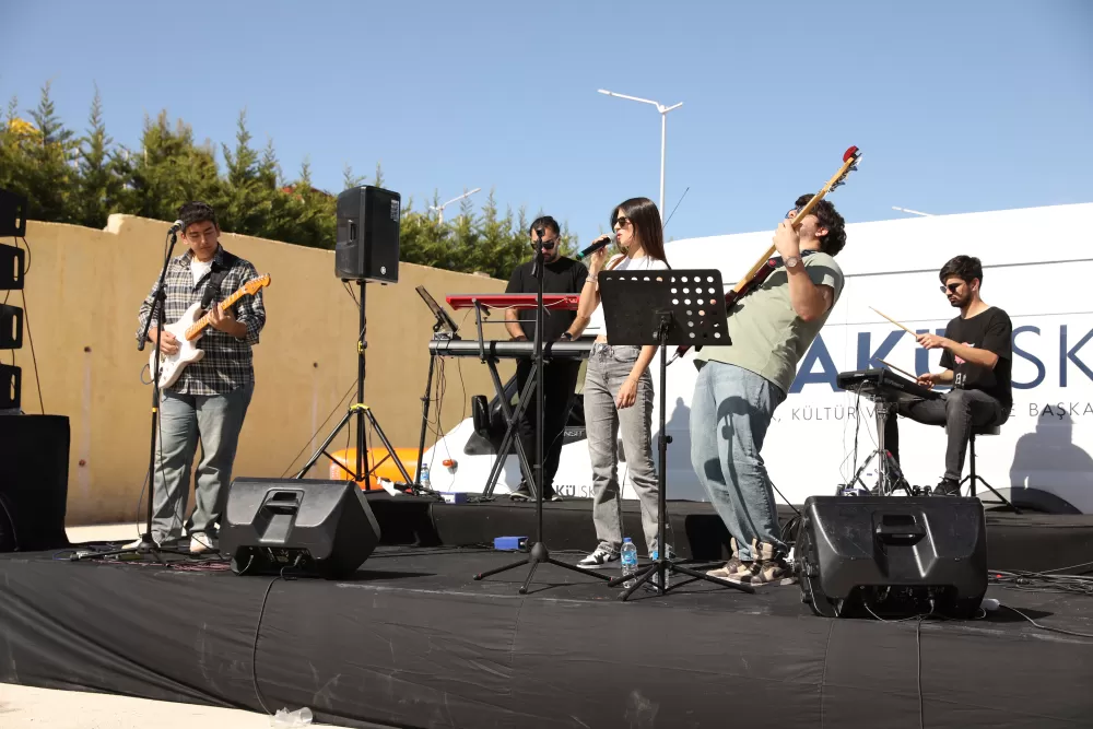 MAKÜ’de sonbahar şenliği coşkusu! Kampüs renk cümbüşüne döndü