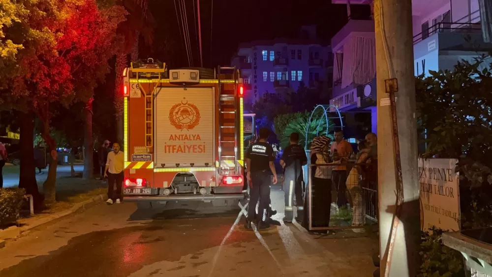 Alanya'da 5 katlı binada yangın1 kişi hayatını kaybetti