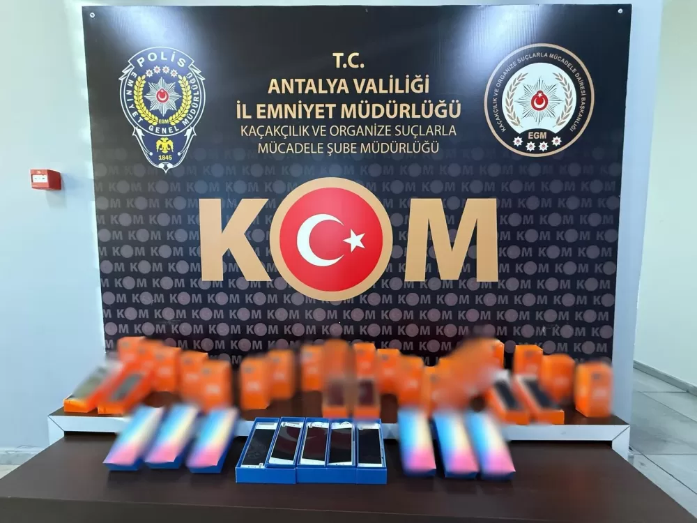 Antalya'da çok sayıda kaçak ürün ele geçirildi