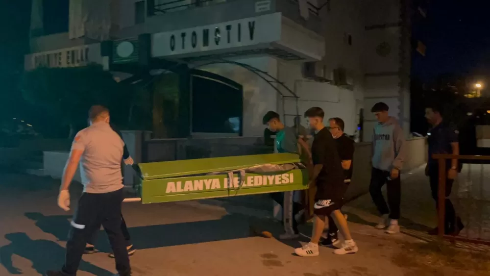 Alanya'da 5 katlı binada yangın1 kişi hayatını kaybetti