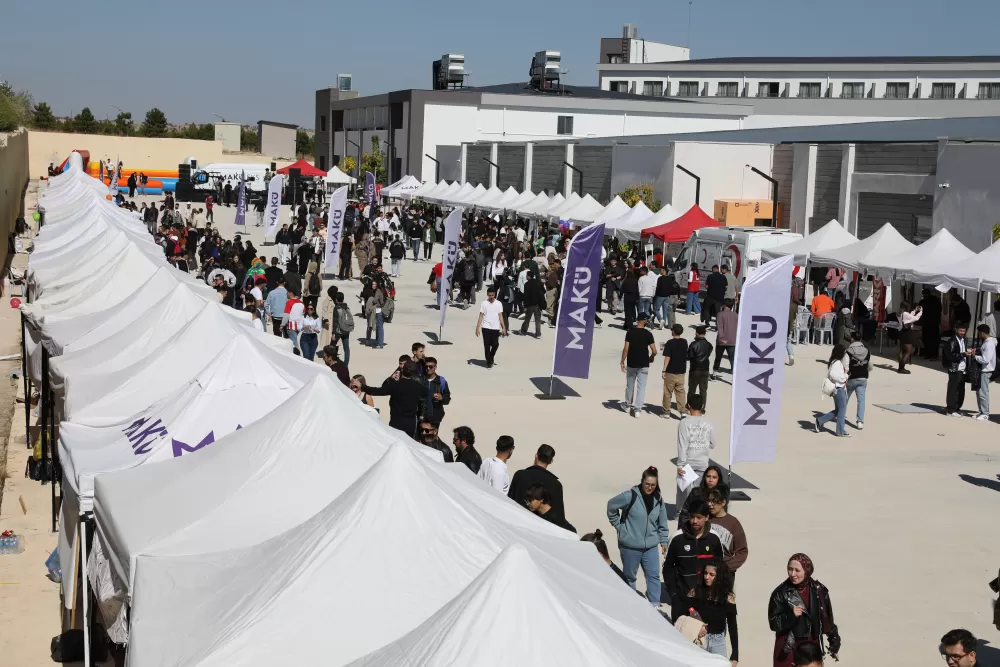 MAKÜ’de sonbahar şenliği coşkusu! Kampüs renk cümbüşüne döndü