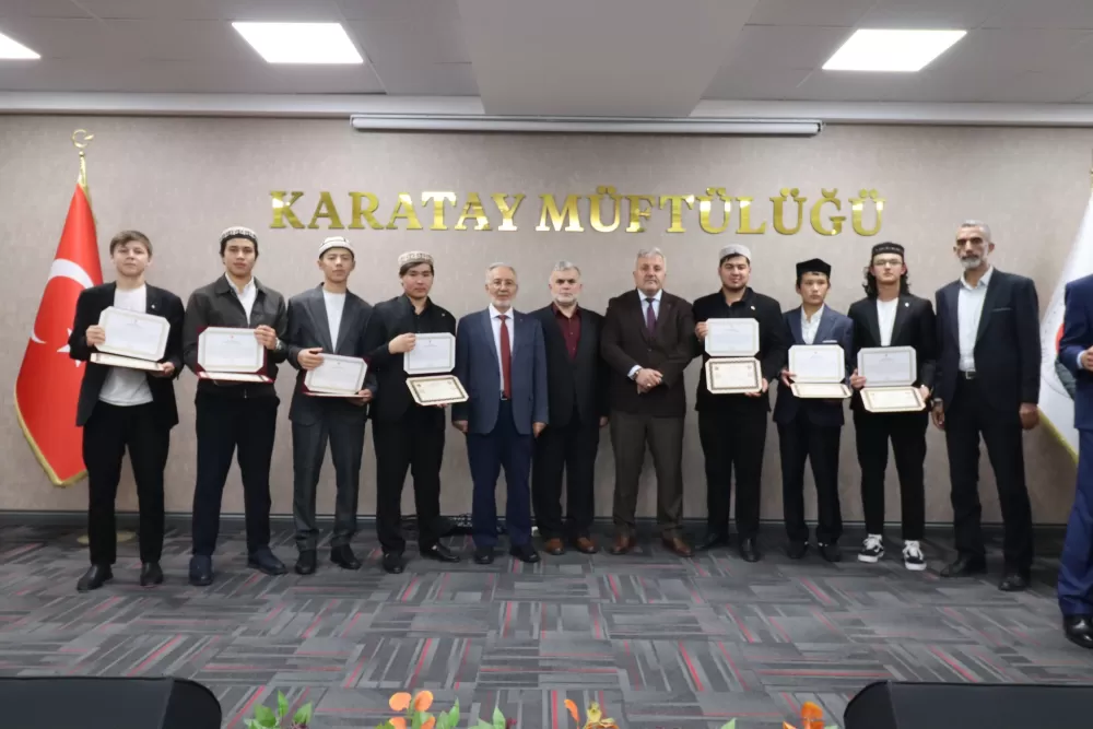 Konya Karatay’da imtihanı kazanan 102 Hafız Belgelerini Aldı