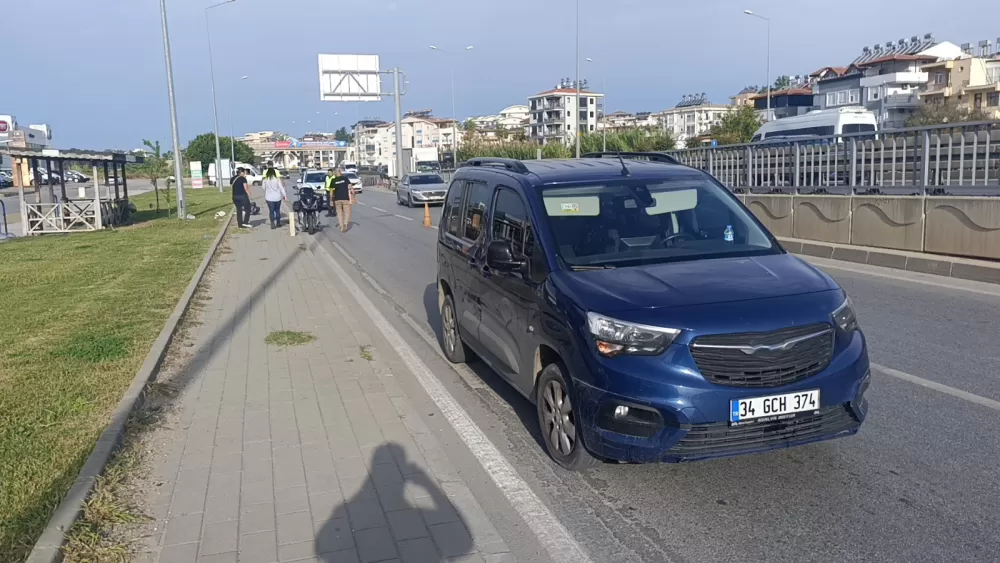 Manavgat'ta motosiklet ile otomobil çarpıştı: 1 yaralı