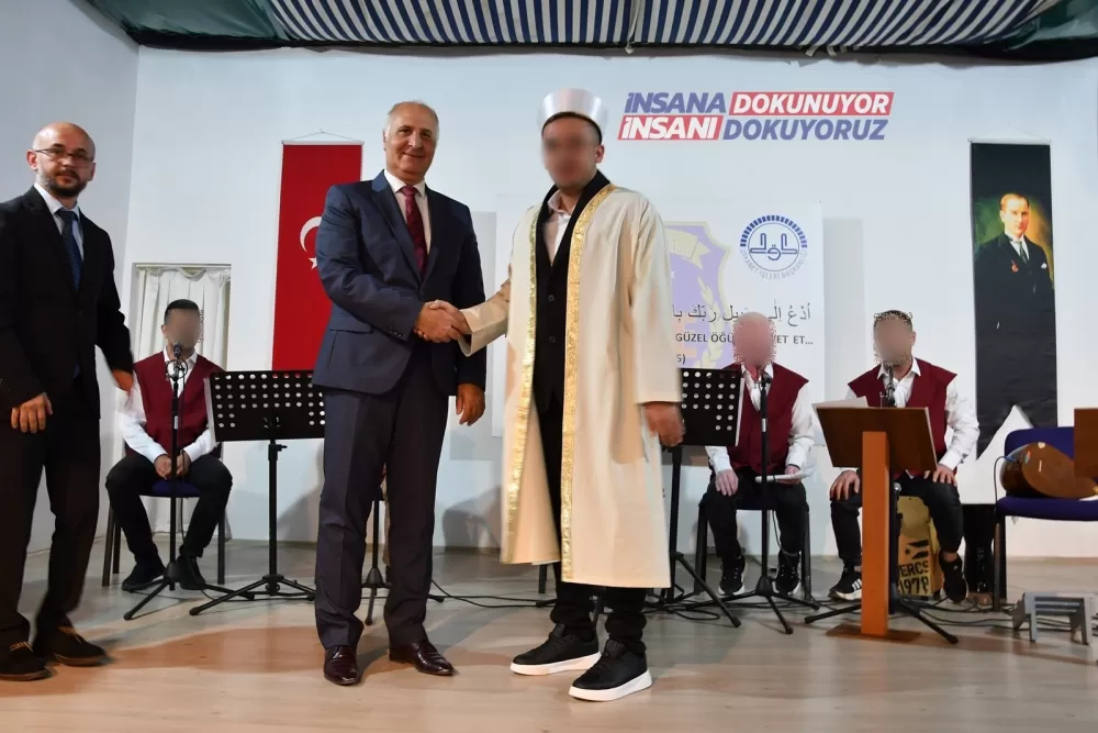 Antalya'da Kur'an-ı Kerim'i ezberleyerek hafız olan hükümlüye İcazet Töreni