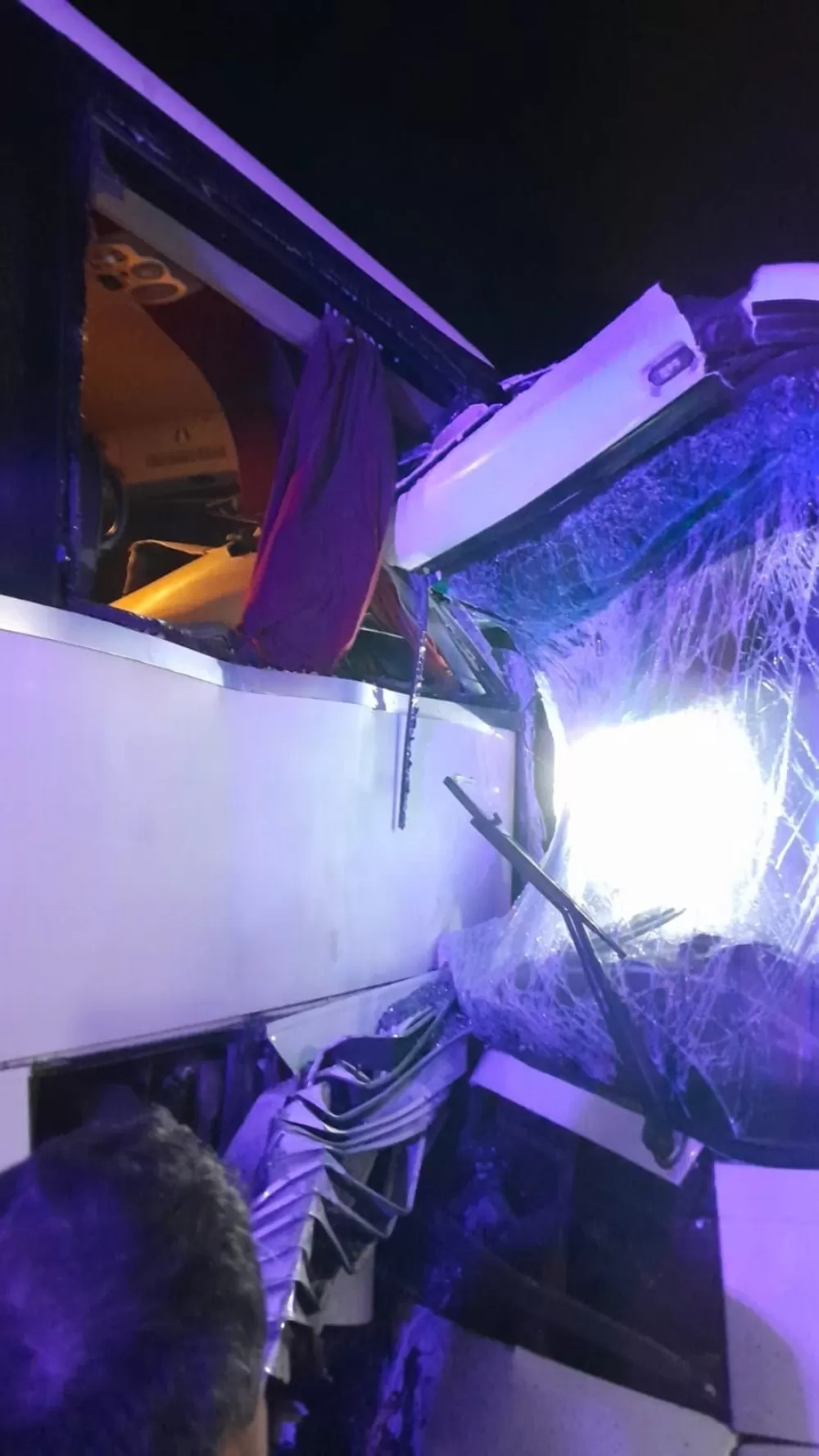 Sinop-Samsun karayolunda Servis otobüsü yolcu otobüsüne çarptı 13 yaralı