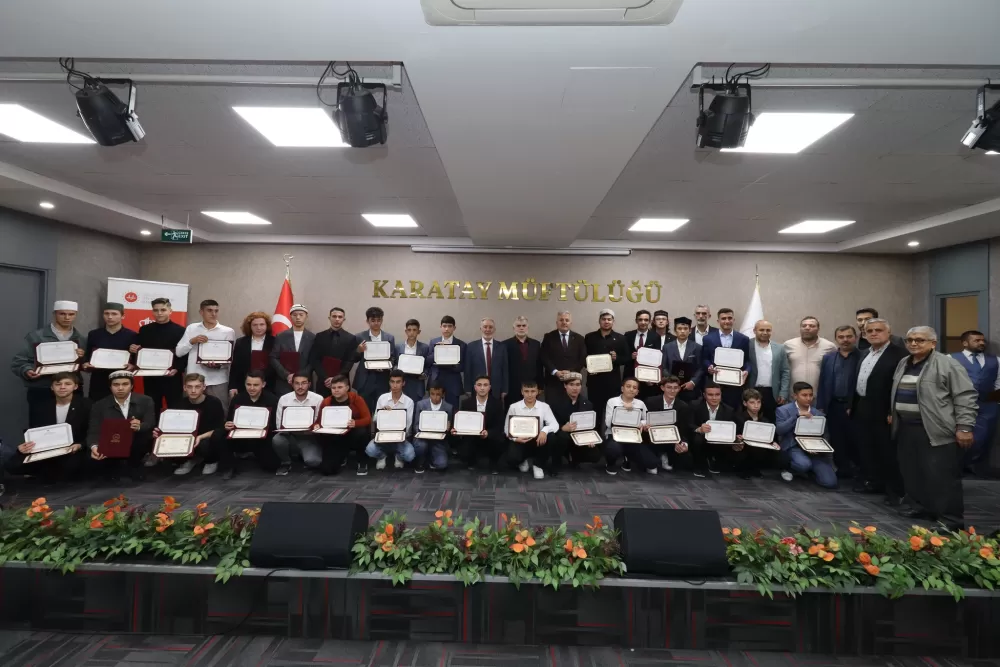 Konya Karatay’da imtihanı kazanan 102 Hafız Belgelerini Aldı