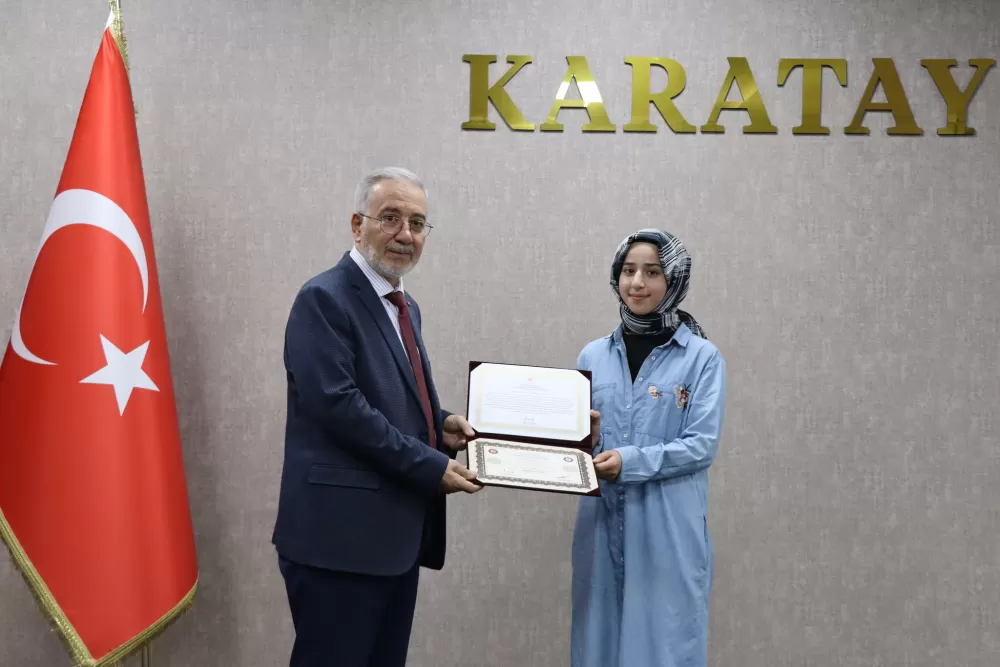 Konya Karatay’da imtihanı kazanan 102 Hafız Belgelerini Aldı