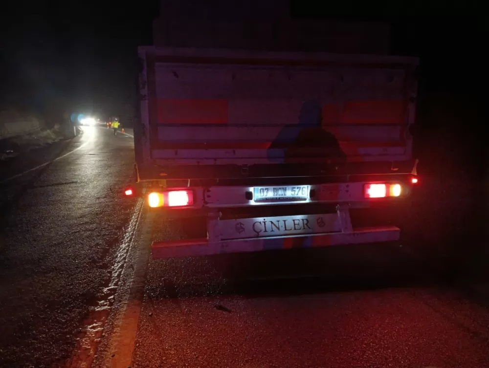 Feci kaza Bucak’ta can aldı! Tır ile otomobil çarpıştı