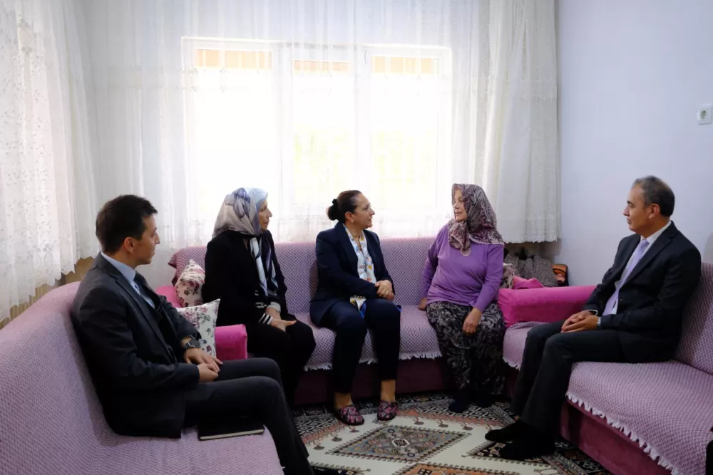 Burdur Valisi Bilgihan'dan ailelere anlamlı ziyaret