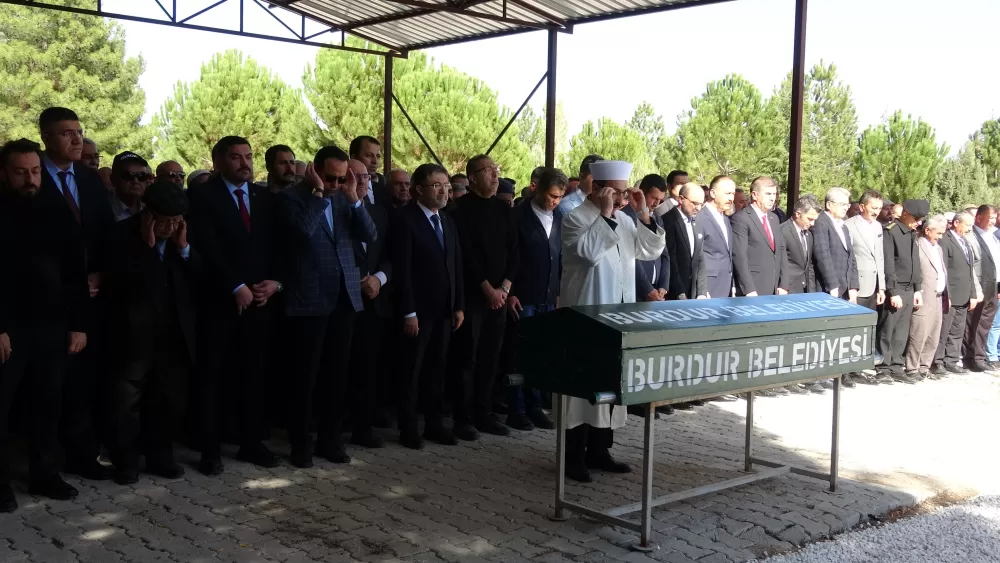 Bakan Yardımcısı Gümen'in annesi toprağa verildi