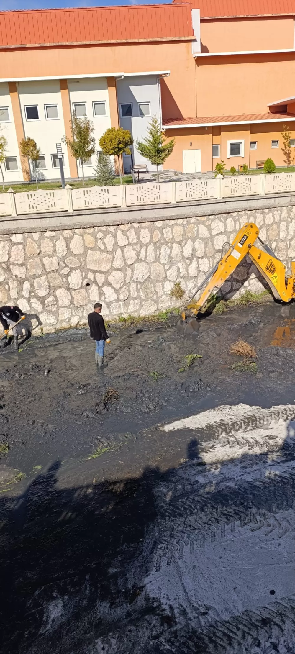 Burdur Çayı’nda temizlik seferberliği Belediye ekipleri sahada