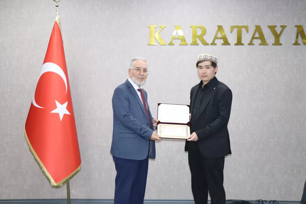 Konya Karatay’da imtihanı kazanan 102 Hafız Belgelerini Aldı