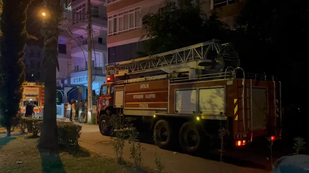Alanya'da 5 katlı binada yangın1 kişi hayatını kaybetti