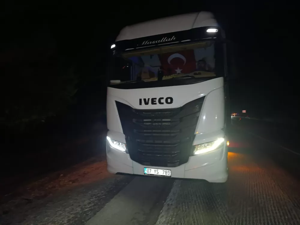 Feci kaza Bucak’ta can aldı! Tır ile otomobil çarpıştı