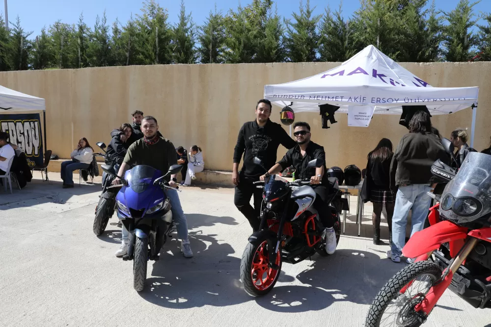 MAKÜ’de sonbahar şenliği coşkusu! Kampüs renk cümbüşüne döndü