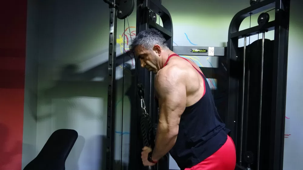 Burdurlu itfaiyeci kas gücüyle Türkiye’yi sallayacak!