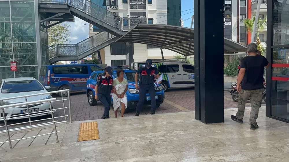 Antalya Alanya’da mobilya dükkanını ve minibüsü ateşe veren kadın tutuklandı