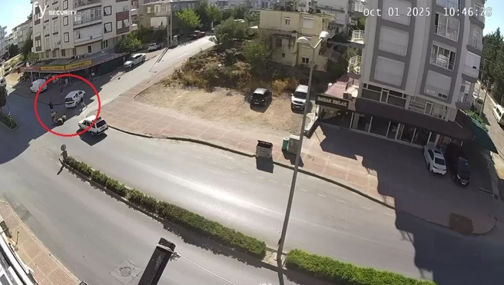 Hafif ticari araç ile motosiklet çarpıştı: 2 yaralı