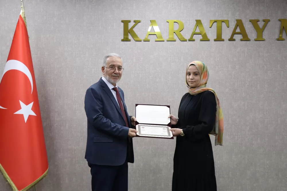 Konya Karatay’da imtihanı kazanan 102 Hafız Belgelerini Aldı
