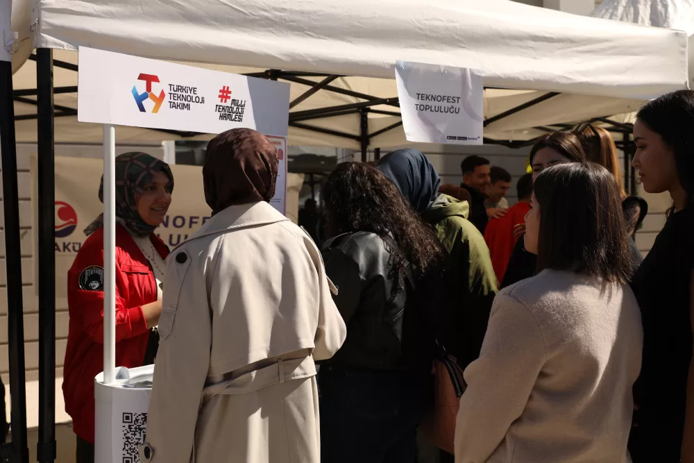 MAKÜ’de sonbahar şenliği coşkusu! Kampüs renk cümbüşüne döndü