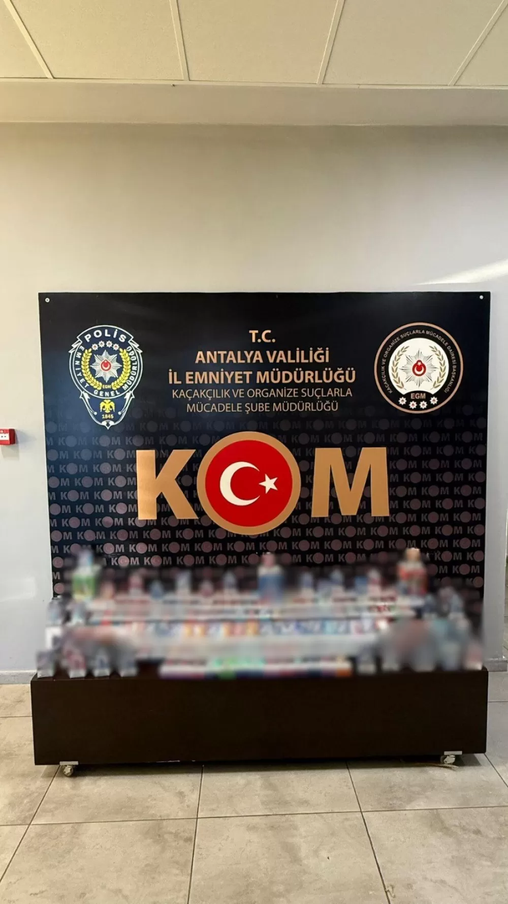 Antalya'da çok sayıda kaçak ürün ele geçirildi