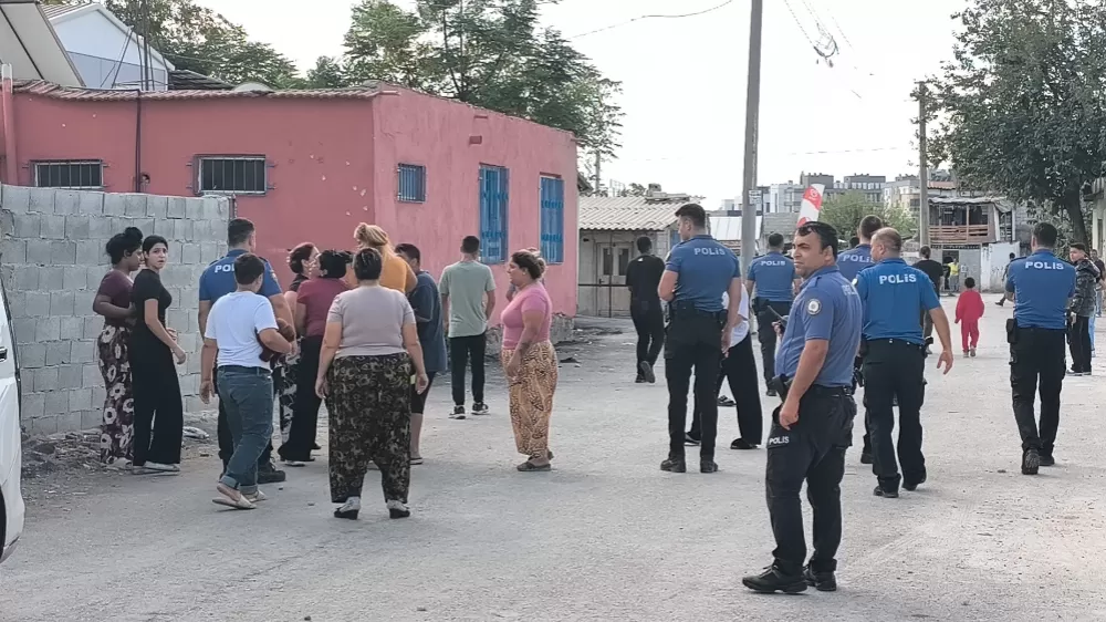 Akrabalar arasında tehlikeli araç kullanma tartışması silahlı kavgaya döndü: 2 yaralı