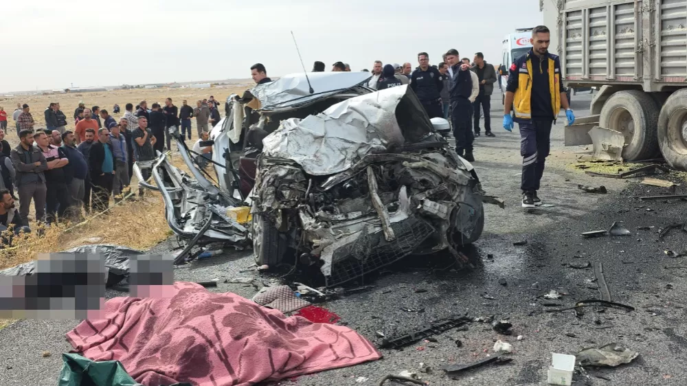 Aksaray'da kamyon ile otomobil çarpıştı: 3 kardeş öldü