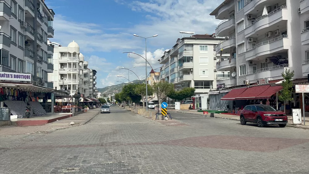 Alanya'da esnaf komşular arasında çıkan tartışma kavgaya dönüştü