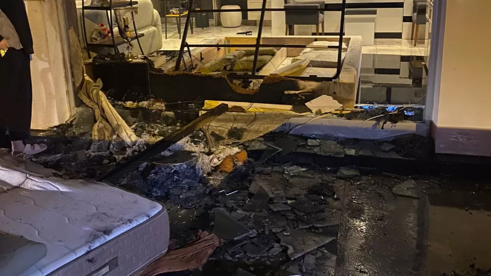 Alanya'da mobilya dükkanını ve kullanılmayan yolcu taşıma servisini ateşe veren kadın yakalandı