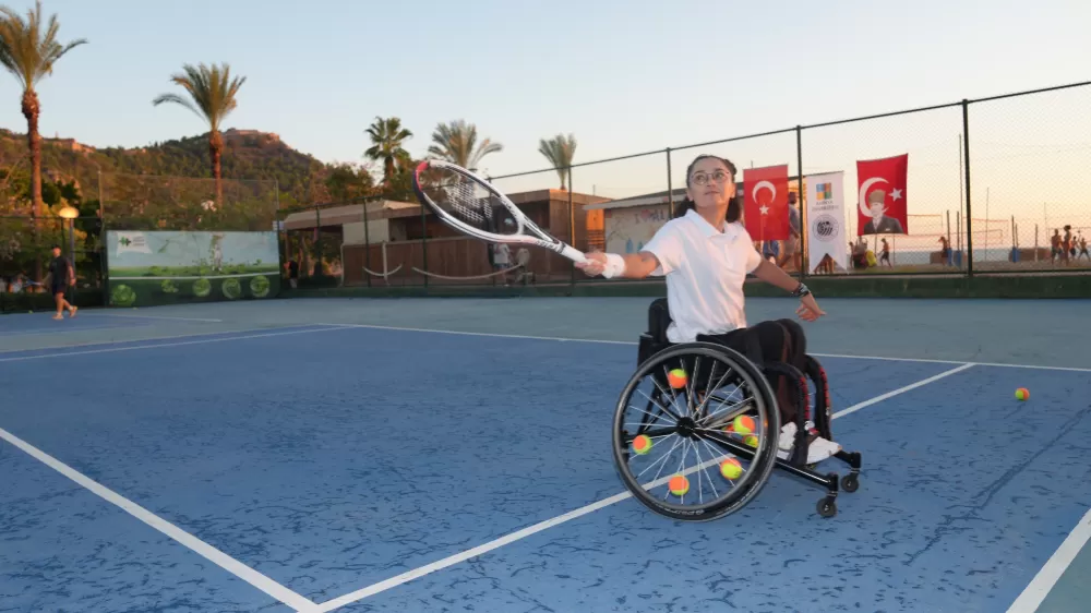 Alanya'da tenis ile yeni başlangıçlar projesi tanıtıldı