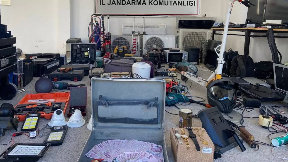 Antalya'da 10 evden hırsızlık yapan şüpheli JASAT tarafından yakalandı