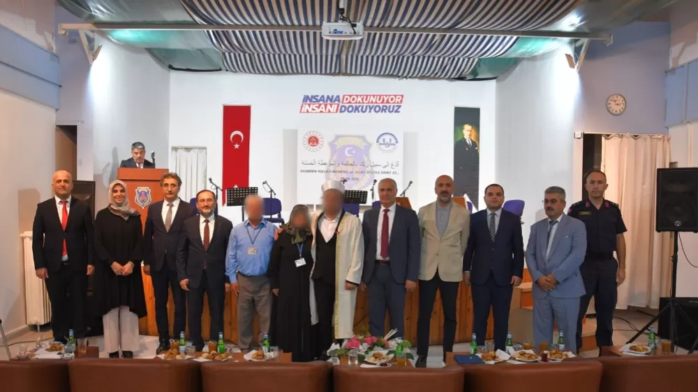 Antalya'da Kur'an-ı Kerim'i ezberleyerek hafız olan  hükümlüye  İcazet Töreni