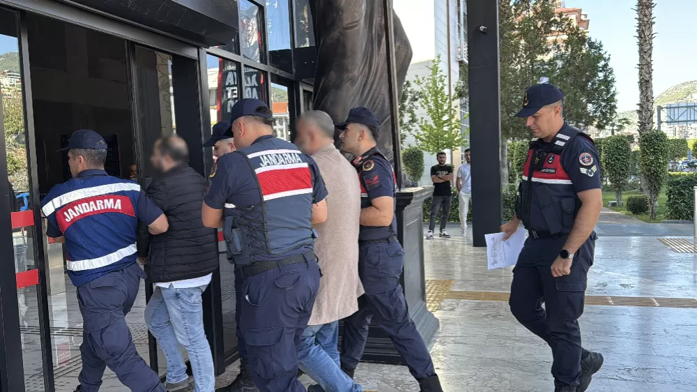 Antalya’da sahte pasaportla 24 milyon liralık arsa vurgunu yapan 6 şüpheliden 5'i tutuklandı