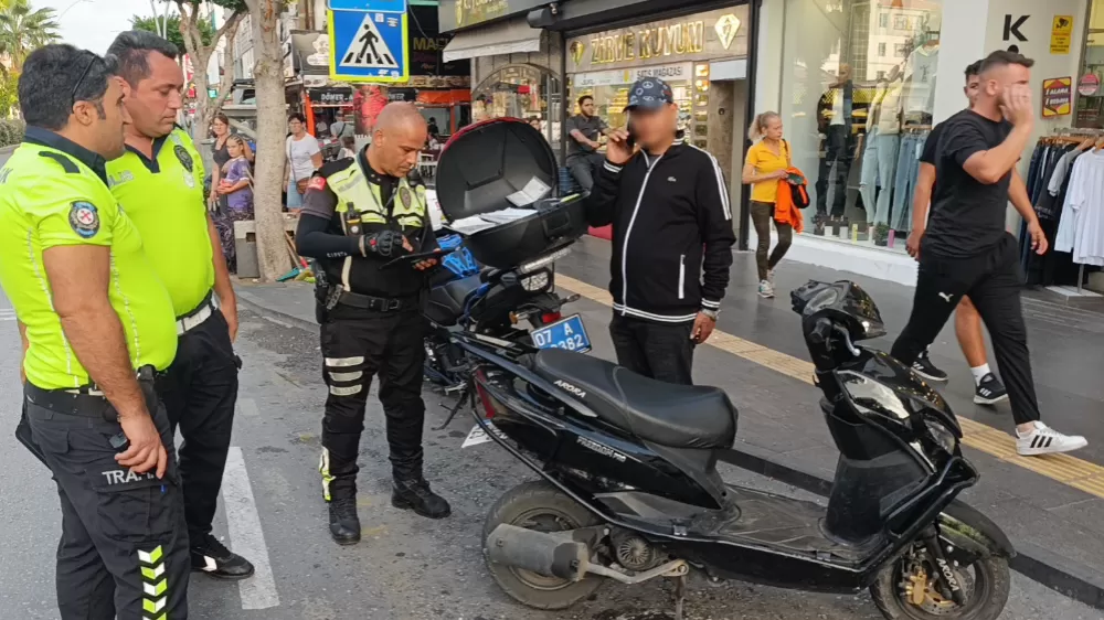 Antalya'da yayaya yol veren otomobile arkadan çaptı 41 bin 163 TL ceza yedi