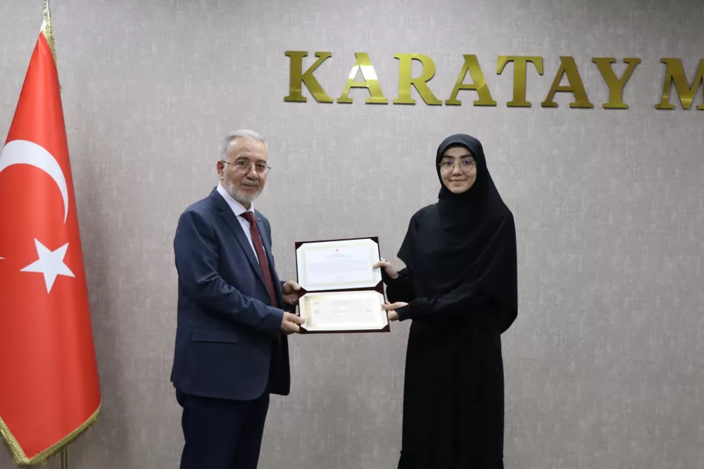 Konya Karatay’da imtihanı kazanan 102 Hafız Belgelerini Aldı