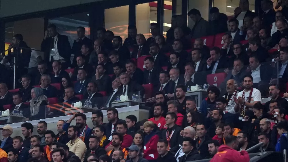 Bakan Osman Aşkın Bak, Galatasaray-Liverpool dev mücadelesinde tribünde!