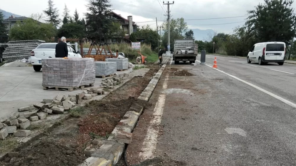 Başiskele’de kaldırımlar daha güvenli hale geliyor