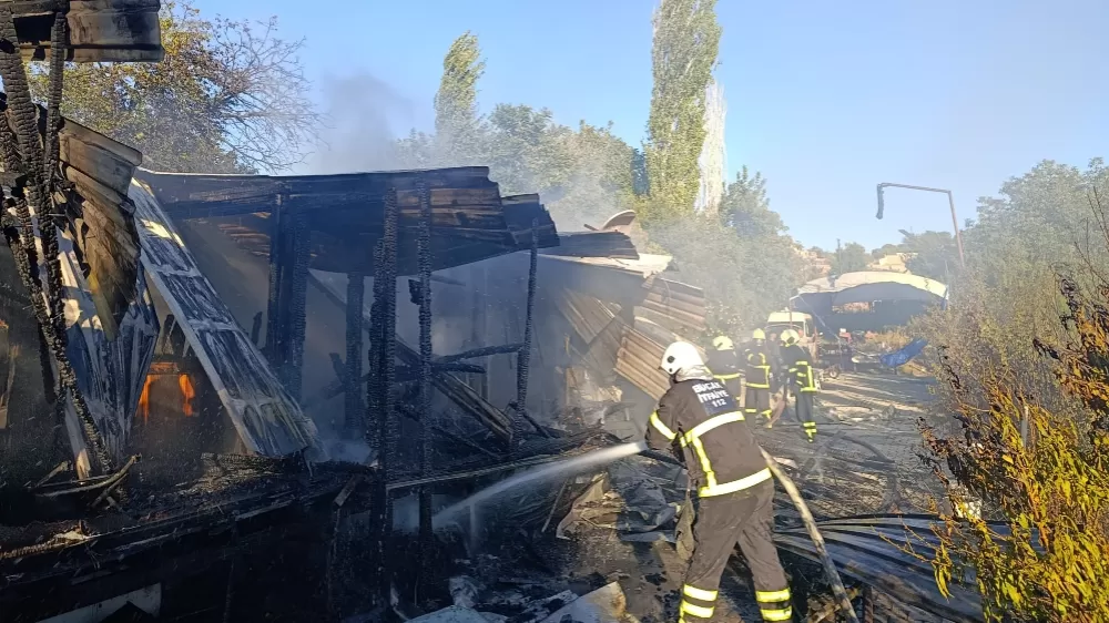 Bucak 'ta Bağ evi yangını 